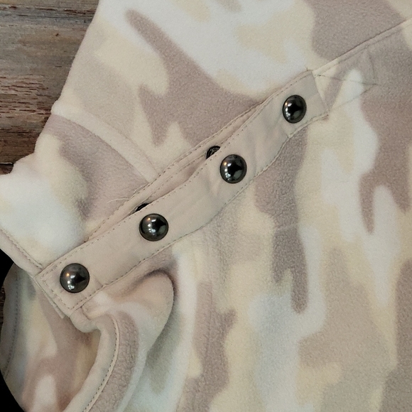 Tan camo sweater with button up neck and pockets - Picture 3 of 8